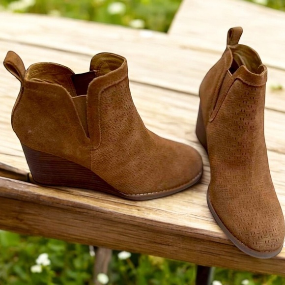 Shoes - BROWN SUEDE BOOTIES - NEW